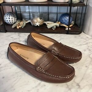 Artisure Classic Brown Leather Loafers NWOT